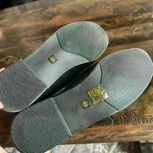 JustFab Black and Gold Loafers Size 8.5 - Picture 8 of 8